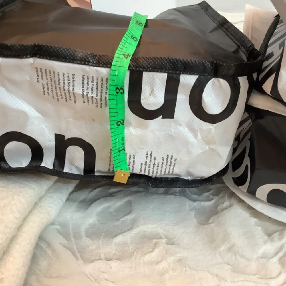 EUC‎ LuLulemon bags , black white